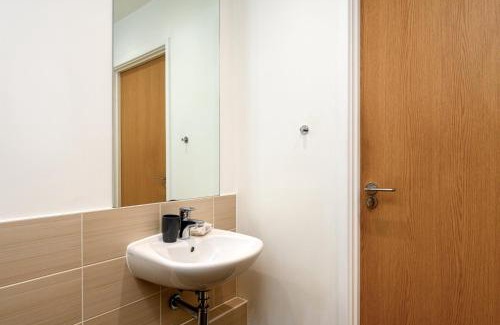 Limehouse Apartment | GuestReady - Chic Apartment with Terrace in London