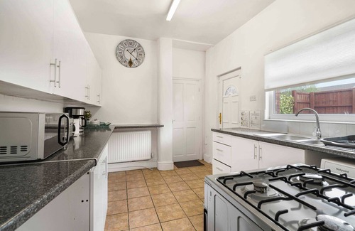 Levenshulme House | GuestReady Essential - Cosy in Vibrant Levenshulme
