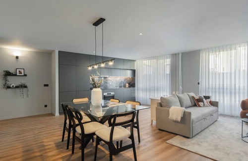 Mafamude Apartment | GuestReady - Modern Elegance in Gaia