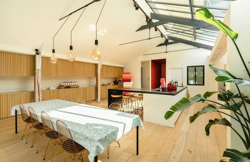 Villa Montmorency Villa | GuestReady - Sunny with terrace and garden in 16th