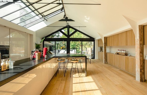 Villa Montmorency Villa | GuestReady - Sunny with terrace and garden in 16th