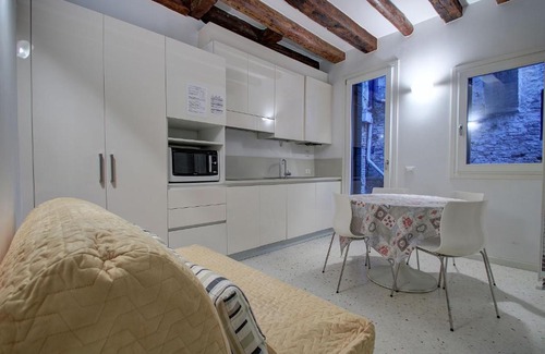 Dorsoduro Apartment | GUGGENHEIM museum, cool, 4pax