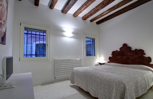 Dorsoduro Apartment | GUGGENHEIM museum, cool, 4pax