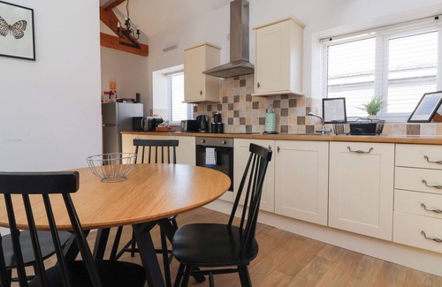 Flamborough House | GUILLEMOT, pet friendly, character holiday cottage in Flamborough