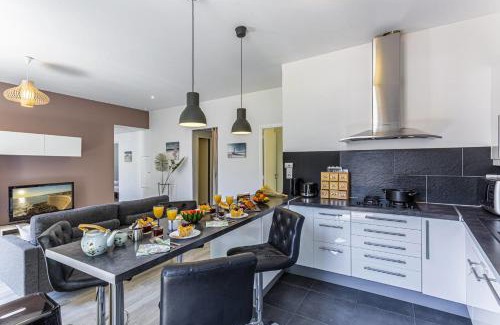 Quartier du Port Apartment | GUISOL - Typical Nice 3 Bedroom AC near Port