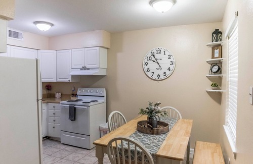 Gulfport Apartment | Gulf - Charming 2Br Lake Front Apartment