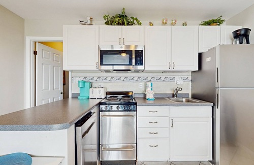 Fort Morgan Condo | Gulf-front condo on the beach with panoramic beach views & pool access