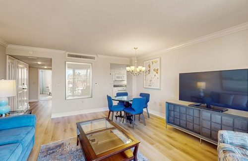 Marco Island Condo | Gulf-front condo with a pool, a hot tub, central AC, WiFi & on-site restaurants