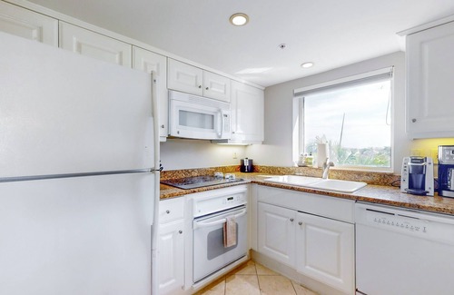 Marco Island Condo | Gulf-front condo with a pool, a hot tub, central AC, WiFi & on-site restaurants