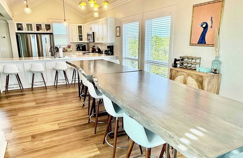 Plantation House | Gulf-Front,Pool, Hot Tub, 5 Kings, Elevator