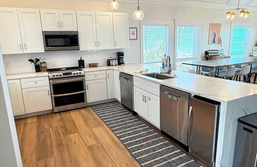 Plantation House | Gulf-Front,Pool, Hot Tub, 5 Kings, Elevator