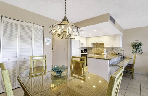 St. Pete Beach Condo | Gulf Gate Resort # 507 Spacious Condo, FALL Special Value LOW Price 169 . night