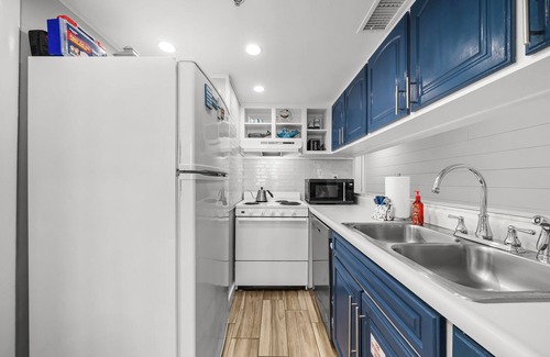 Panama City Beach Condo | GULF Of MEXICO VIEW.BEACH ACCESS.CONDO ON THE BEACH WITH BALCONY!