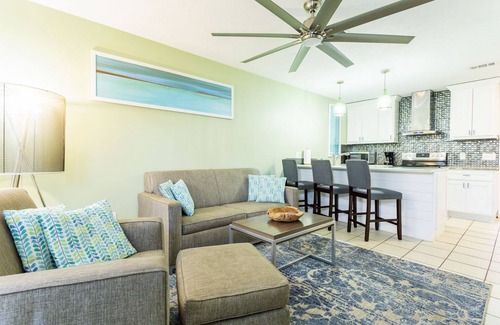 Panama City Beach Villa | Gulf View Condo with Pool & Grills. Minute walk to Beach. Pet-Friendly!