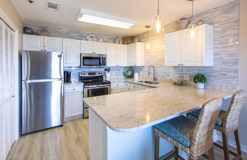 Gulf Place Condo | Gulf View! Pool, Tennis, Private beach access, elevator + shops/restaurants