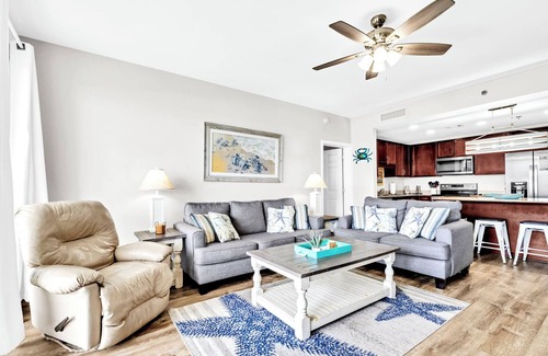 Panama City Beach Condo | ☀️Gulf Views | Steps to Private Beach Access | Laketown Wharf 906☀️