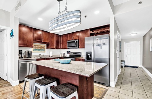 Panama City Beach Condo | ☀️Gulf Views | Steps to Private Beach Access | Laketown Wharf 906☀️