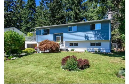 Comox House | Gull BnB - Upper Suite w/Patio