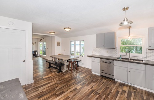 Brainerd House | Gull Lake Cottage with Lakeside Boathouse