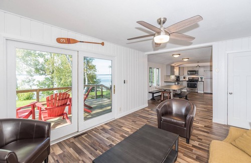 Brainerd House | Gull Lake Cottage with Lakeside Boathouse