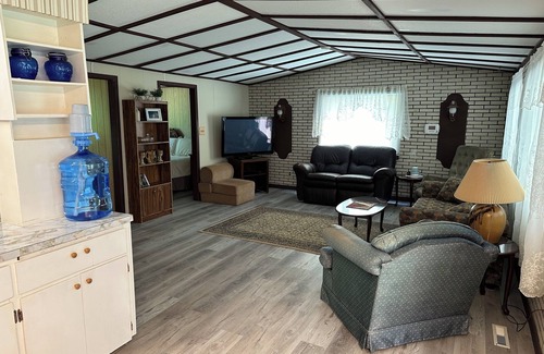 Beaconia Cabin | Gull lake-cozy cabin,perfect for family gatherings with easy access to the lake