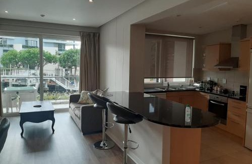 Victoria and Alfred Waterfront Apartment | Gulmarn 004