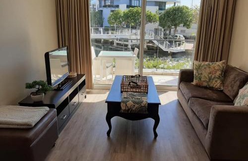 Victoria and Alfred Waterfront Apartment | Gulmarn 004