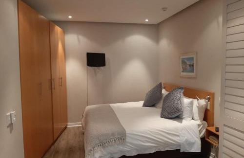 Victoria and Alfred Waterfront Apartment | Gulmarn 004