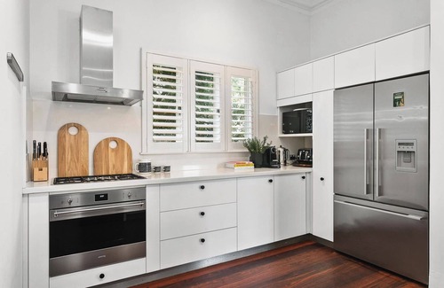 Cottesloe House | Gum Tree Manor - renovated 5 bedroom + pool