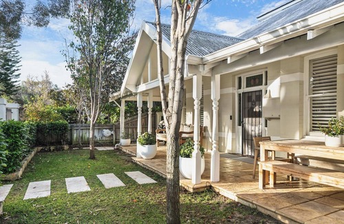 Cottesloe House | Gum Tree Manor - renovated 5 bedroom + pool