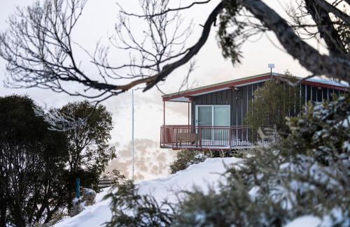 Perisher Valley Hotel | Guthega Inn