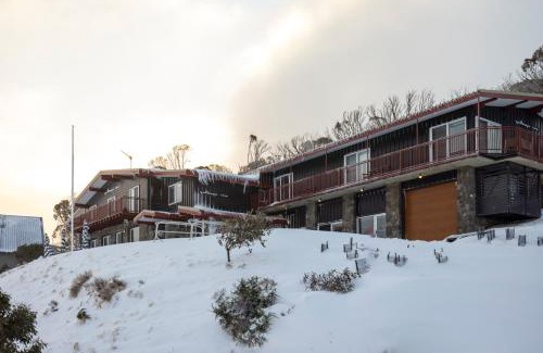 Perisher Valley Hotel | Guthega Inn