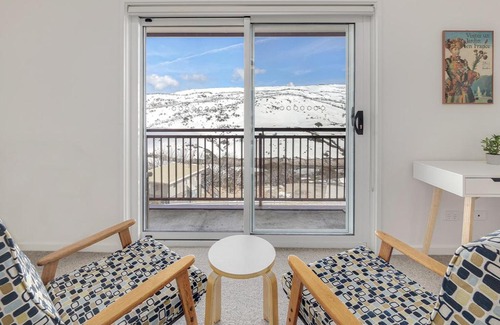 Perisher Valley Hotel | Guthega Inn