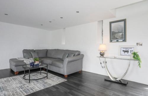 Brynrefail House | Gwel Y Fenai