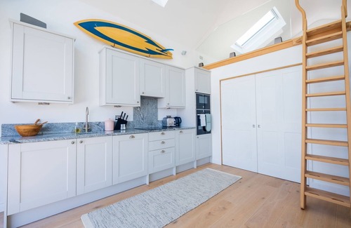 Gwithian House | Gwithian Lookout - a house that sleeps 5 guests in 3 bedrooms