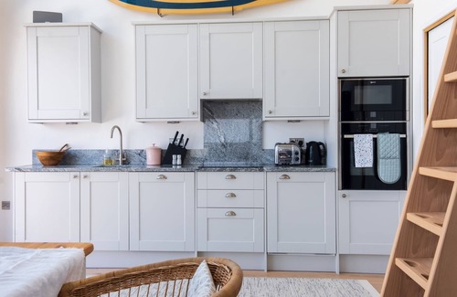 Gwithian House | Gwithian Lookout - a house that sleeps 5 guests in 3 bedrooms