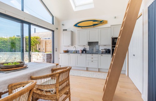 Gwithian House | Gwithian Lookout - a house that sleeps 5 guests in 3 bedrooms