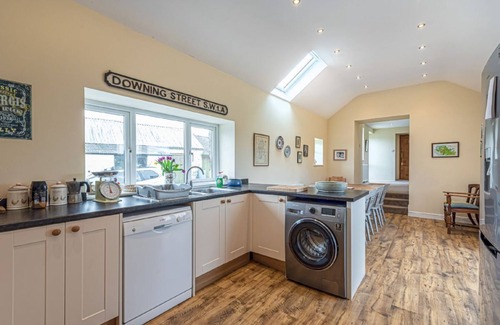 Rhydwyn Cottage | Gwlgri - an apartment that sleeps 8 guests in 4 bedrooms