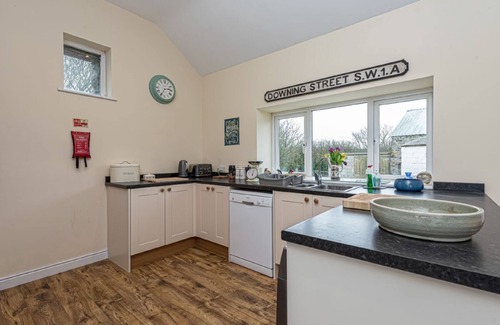 Rhydwyn Cottage | Gwlgri - an apartment that sleeps 8 guests in 4 bedrooms