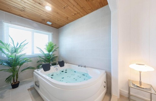 Gyeongju House | Gyeongju Insta SPA Pension