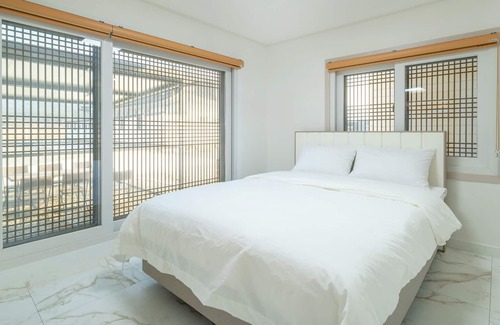 Gyeongju House | Gyeongju Poseokjeong Hanok Pool Villa