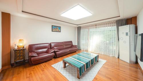 Gyeongju House | Gyeongju Recreation Area Hanok Pool Villa