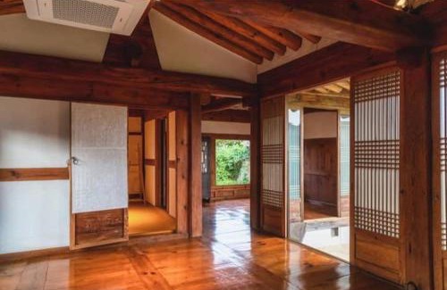 Gyeongju House | Gyeongju Stone Lantern Home Hanok Stay