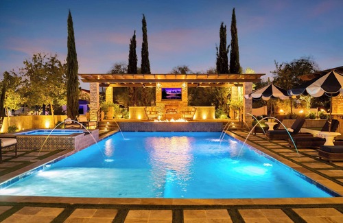 North Scottsdale House | HÓZHÓ Ranch | Lazy River, Golf & Bowling