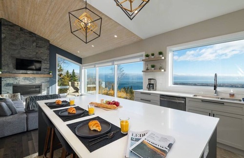 Saint-Joseph-de-la-Rive House | Hôtel à la maison - La Vue! Spa et fleuve