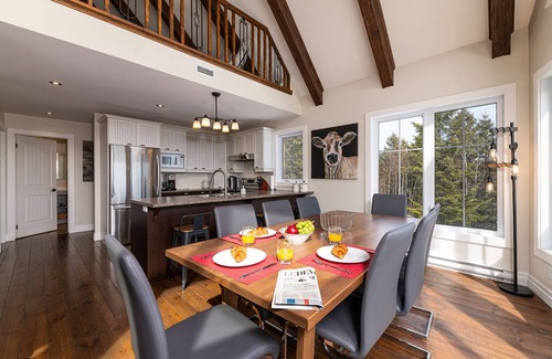 Saint-Joseph-de-la-Rive House | Hôtel à la maison - Chalet l'Odyssée, spa et Vue