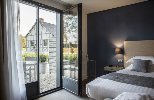 Le Tronchet Hotel | Hôtel de L'Abbaye Le Tronchet - Handwritten Collection