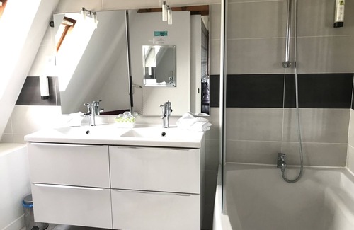Coucy-le-Chateau-Auffrique Hotel | Hôtel Belle Vue