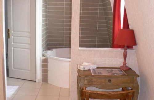 Laval Hotel | Hôtel Perier du Bignon