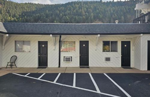 Idaho Springs Hotel | H&H Motor Lodge